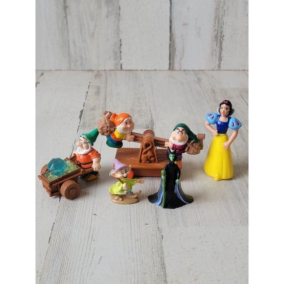 Disney evil queen doc dwarf Snow White playset princess Dopey toy figure - Picture 1 of 10